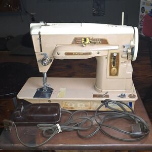 Vintage 1958 Singer Sewing Machine 403A Slant-O-Matic works tested.